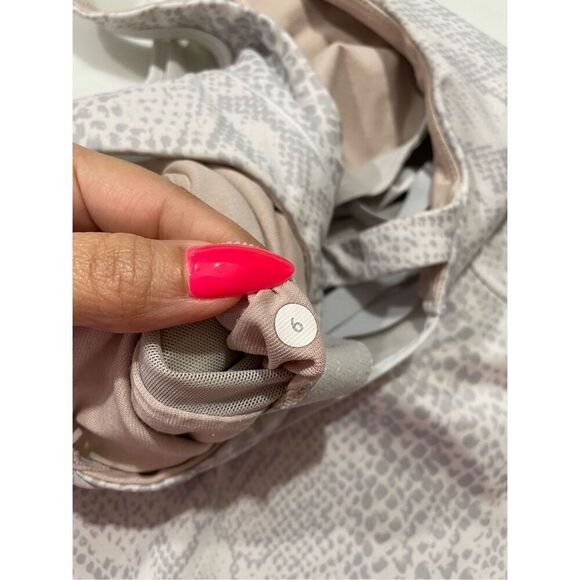 Lululemon White Gray Snake Print Tank Top Mesh Size 6 - Picture 7 of 7